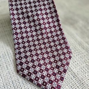 Classic Burgundy and White Patterned Men's Tie